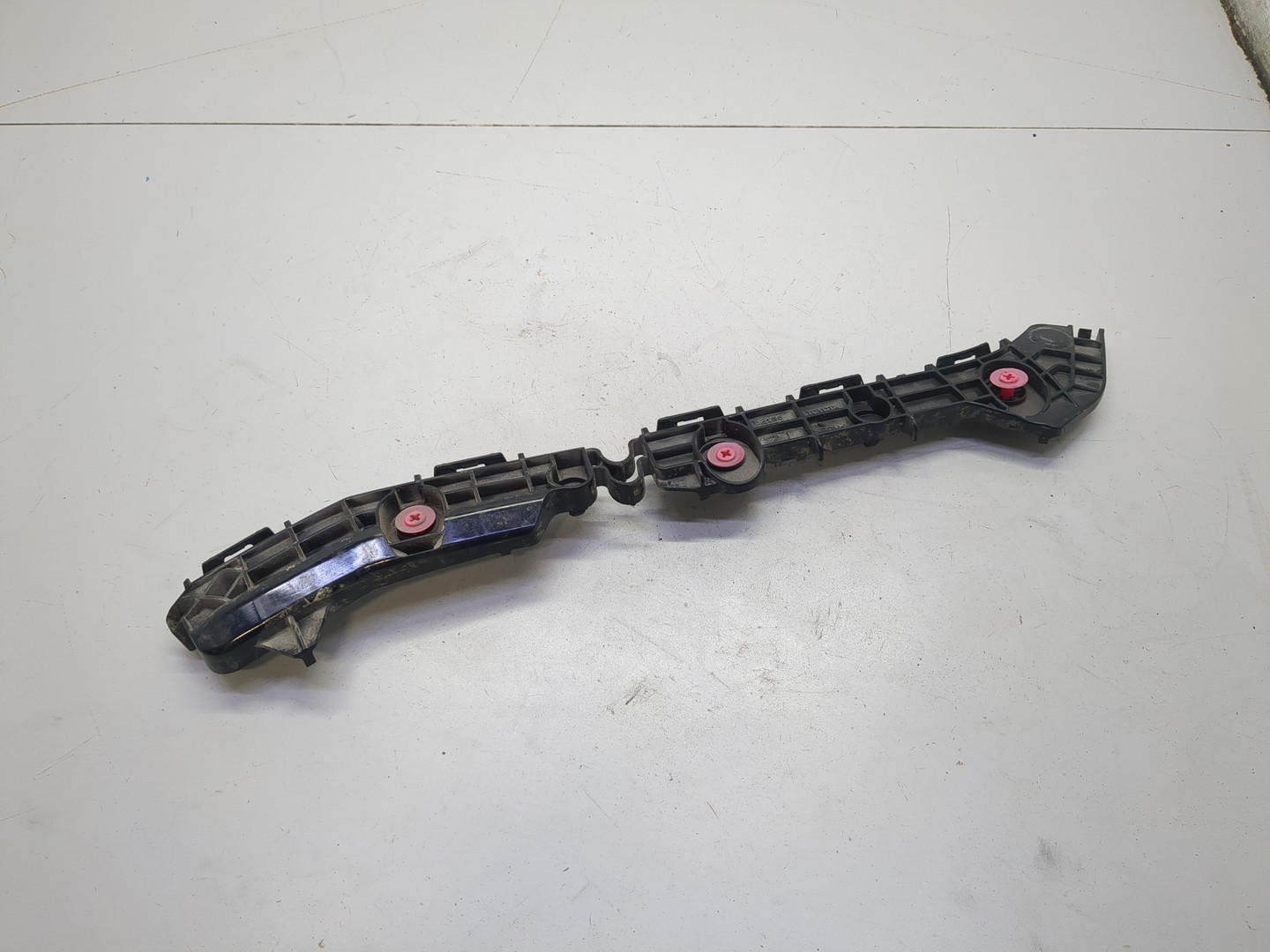 Кронштейн заднего бампера левый