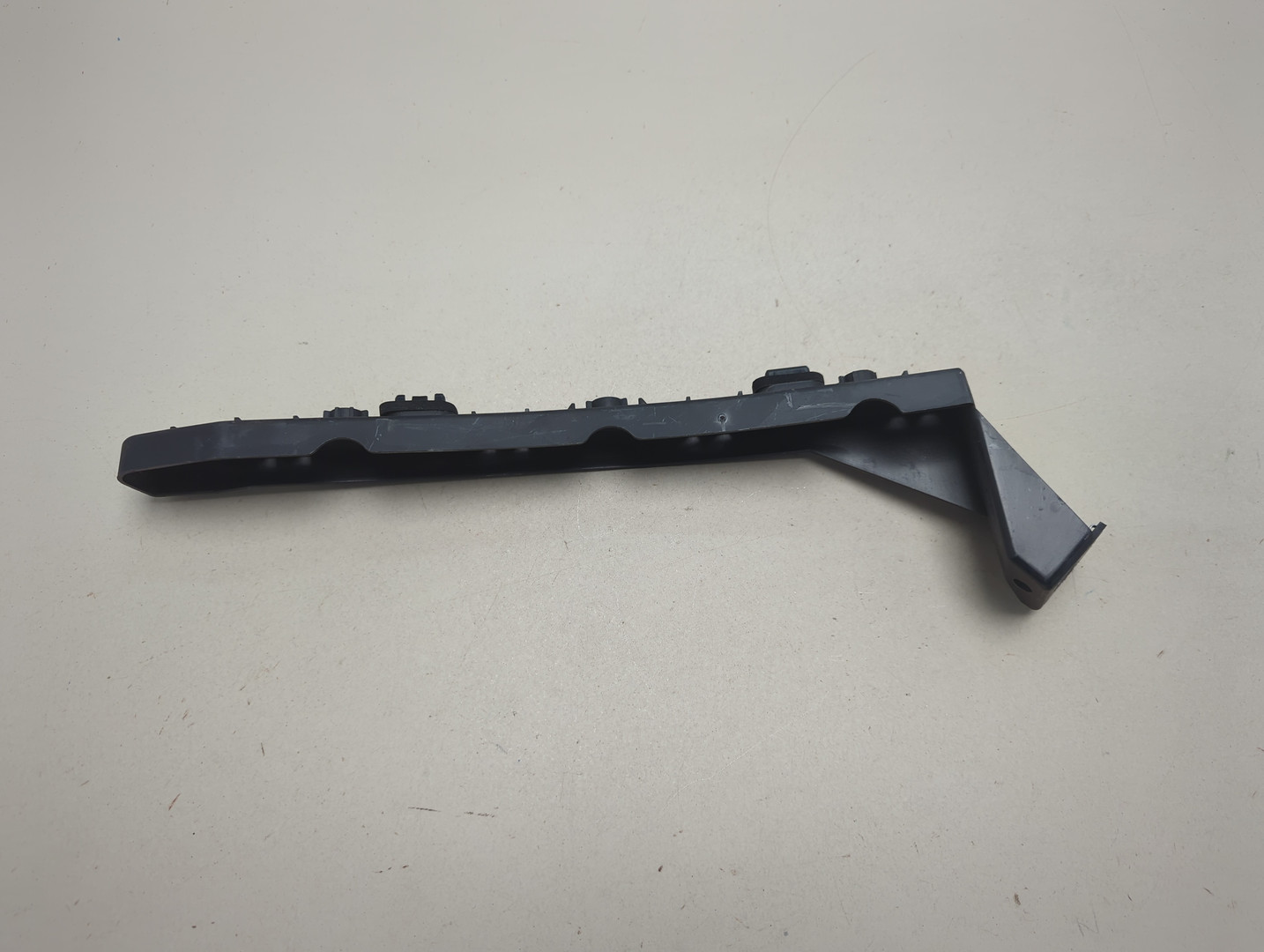 Кронштейн заднего бампера левый