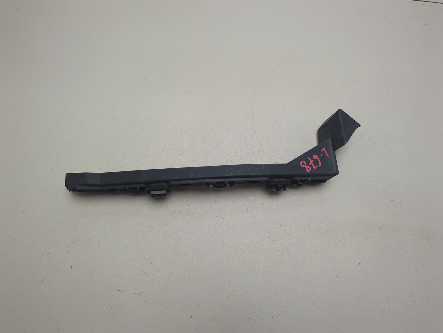 Кронштейн заднего бампера левый