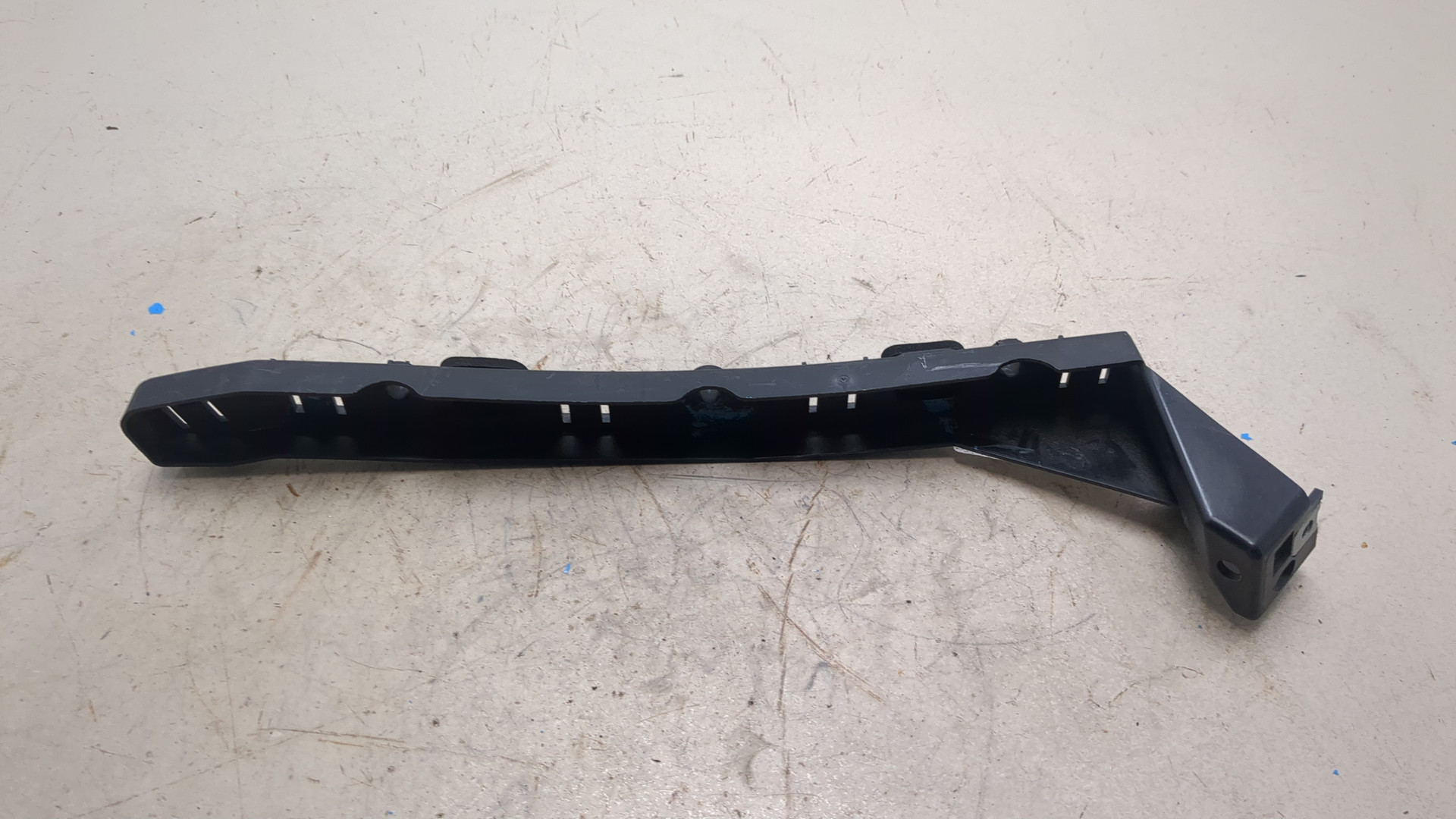 Кронштейн заднего бампера левый