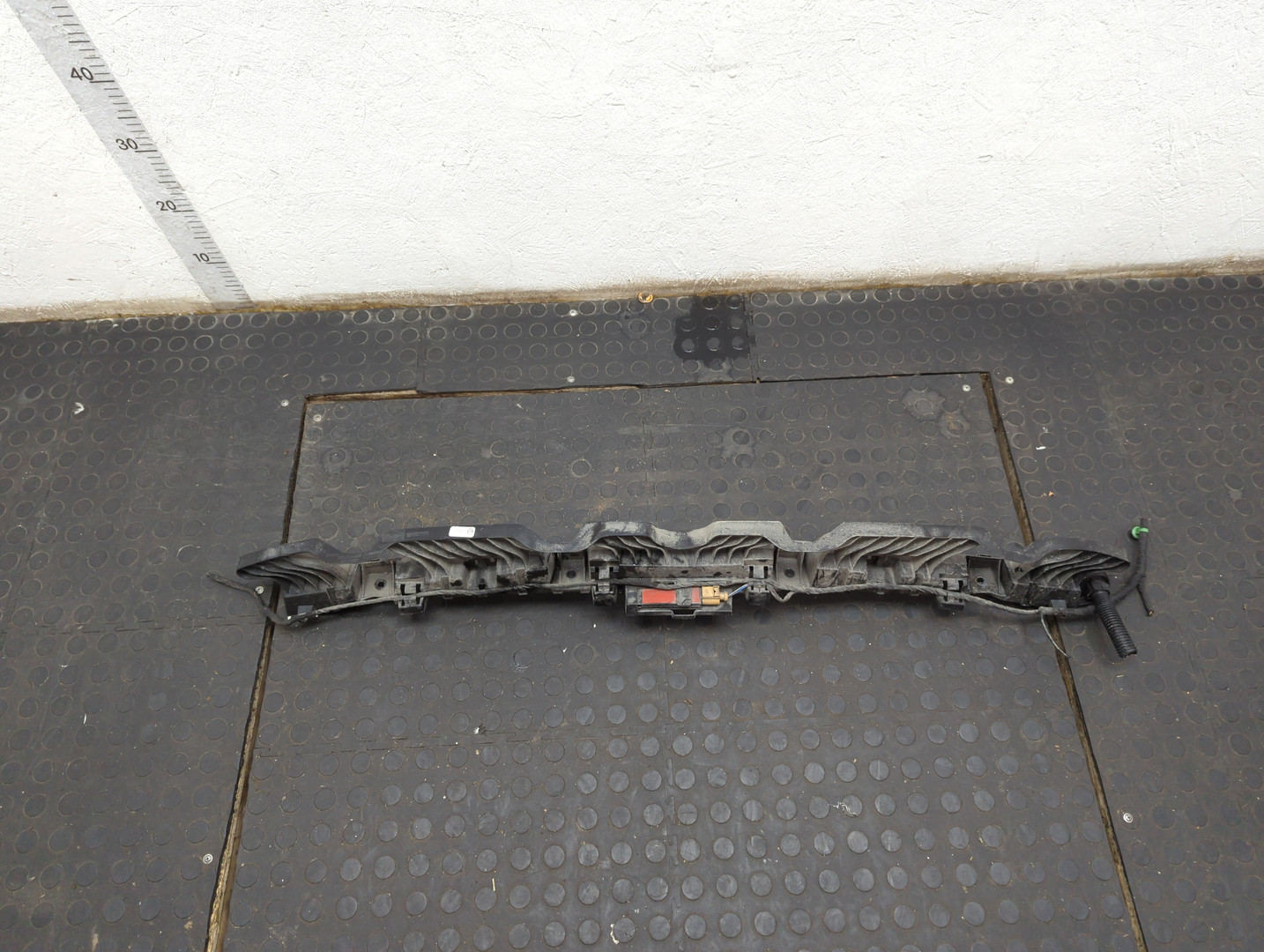 Кронштейн заднего бампера