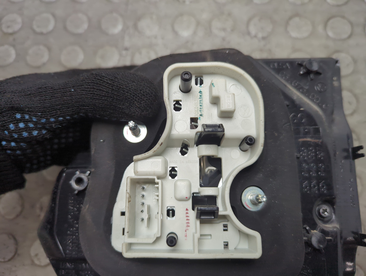 Фонарь задний внутренний левый