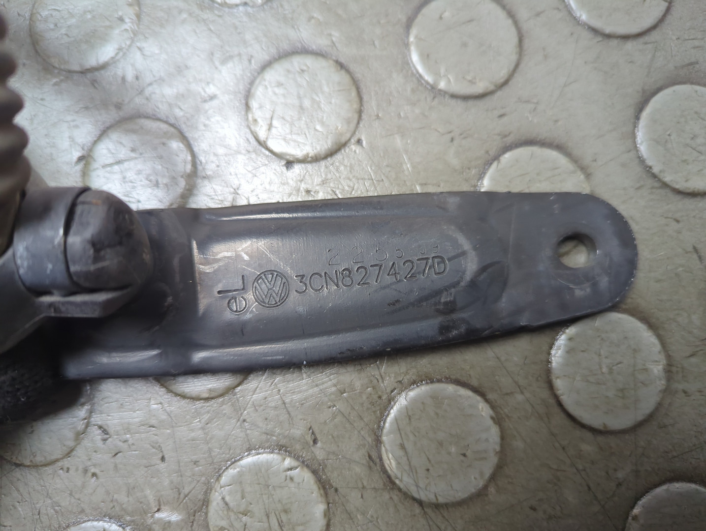 Амортизатор крышки багажника