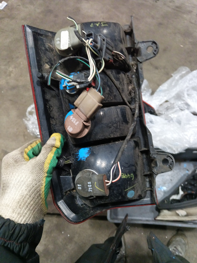 Фонарь задний левый