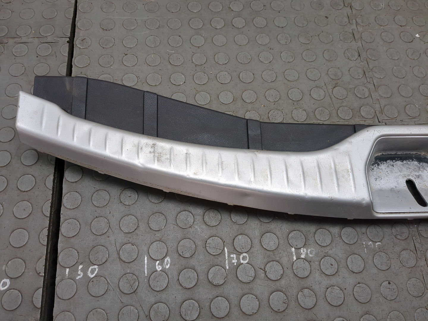 Обшивка багажника