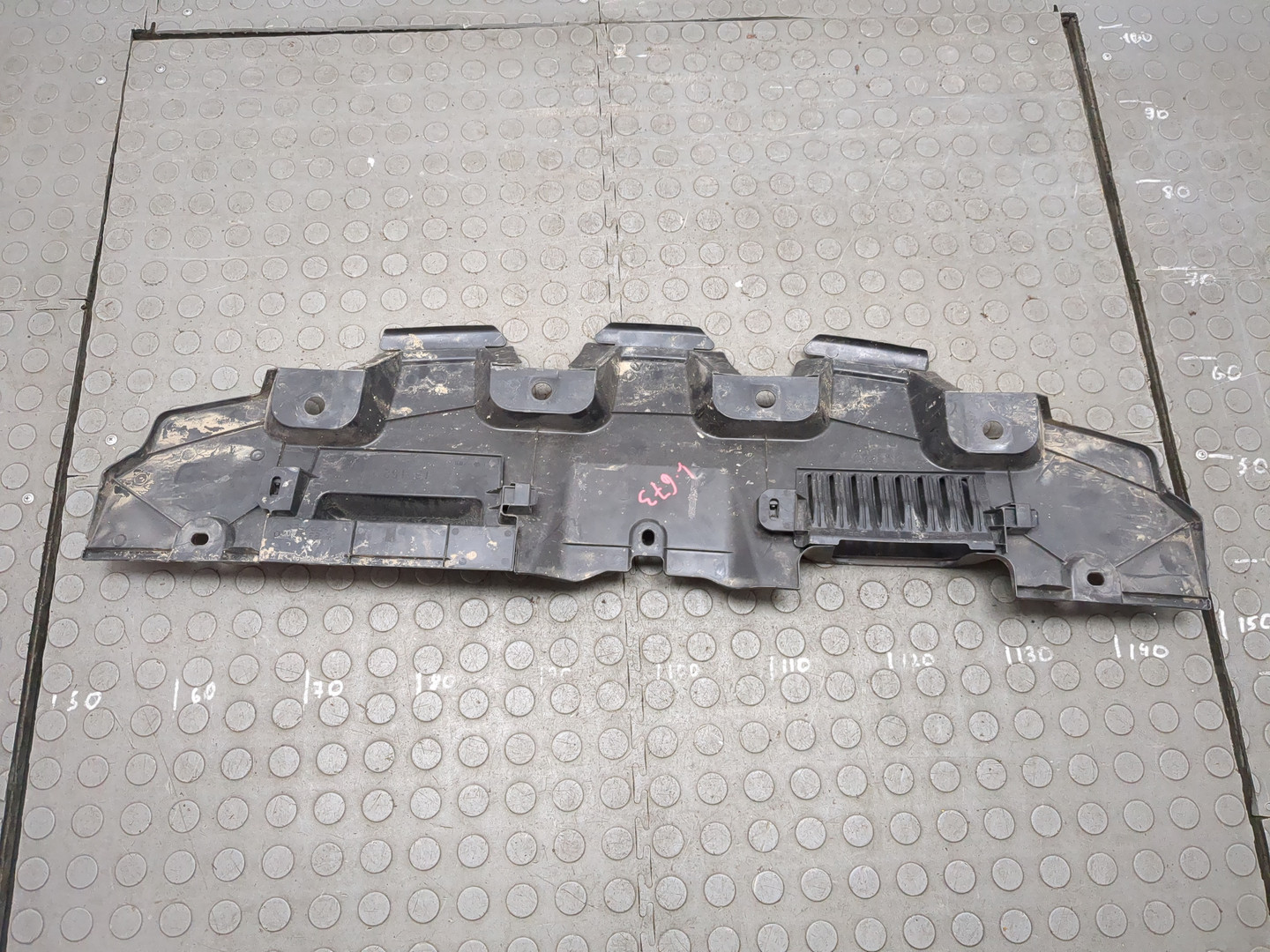 Кожух замка капота