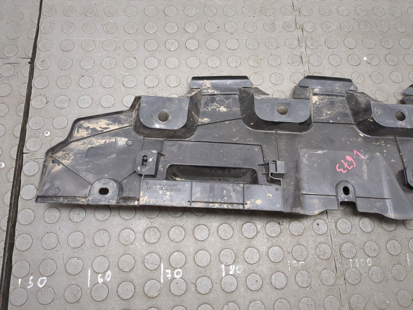 Кожух замка капота