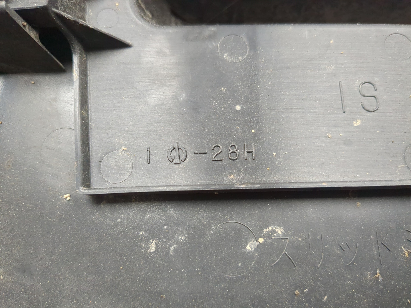 Кожух замка капота