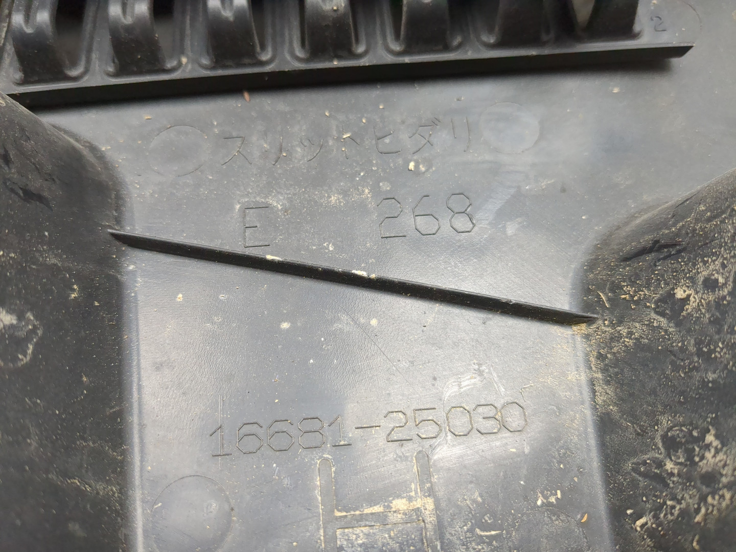 Кожух замка капота