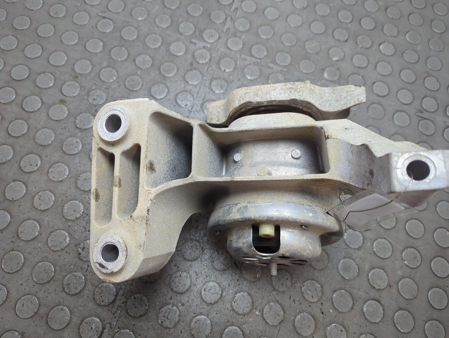 Опора двигателя