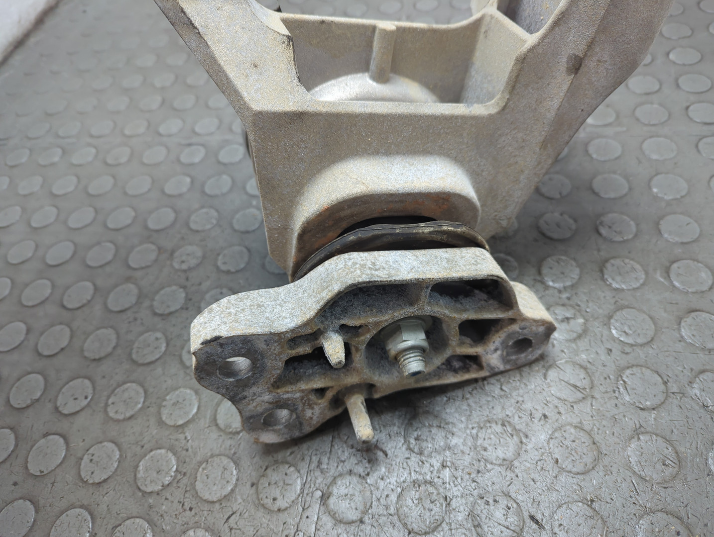 Опора двигателя