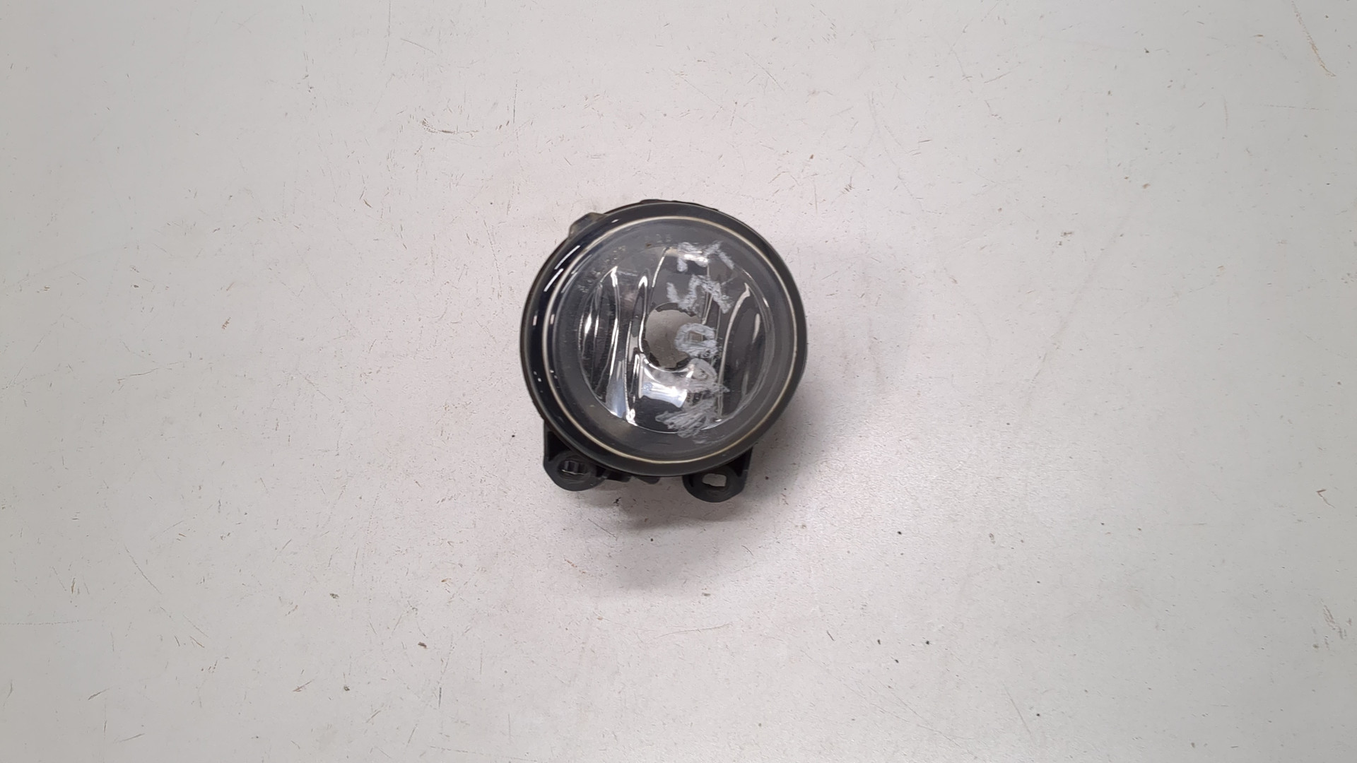 Фара противотуманная левая