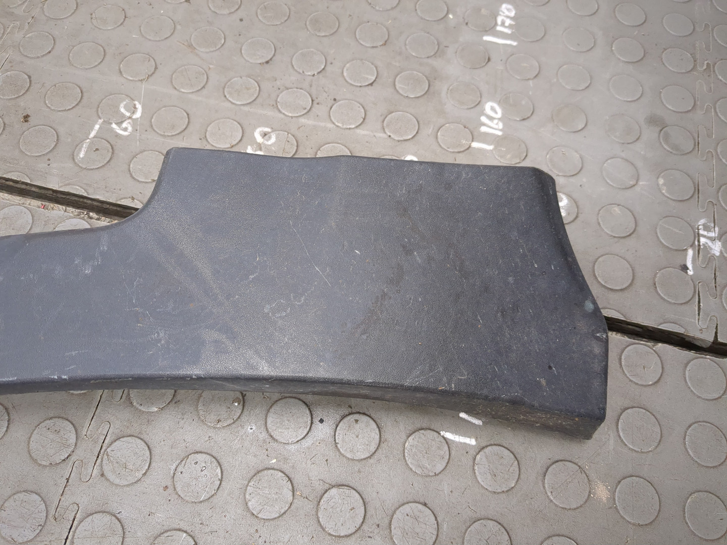 Накладка переднего крыла левого