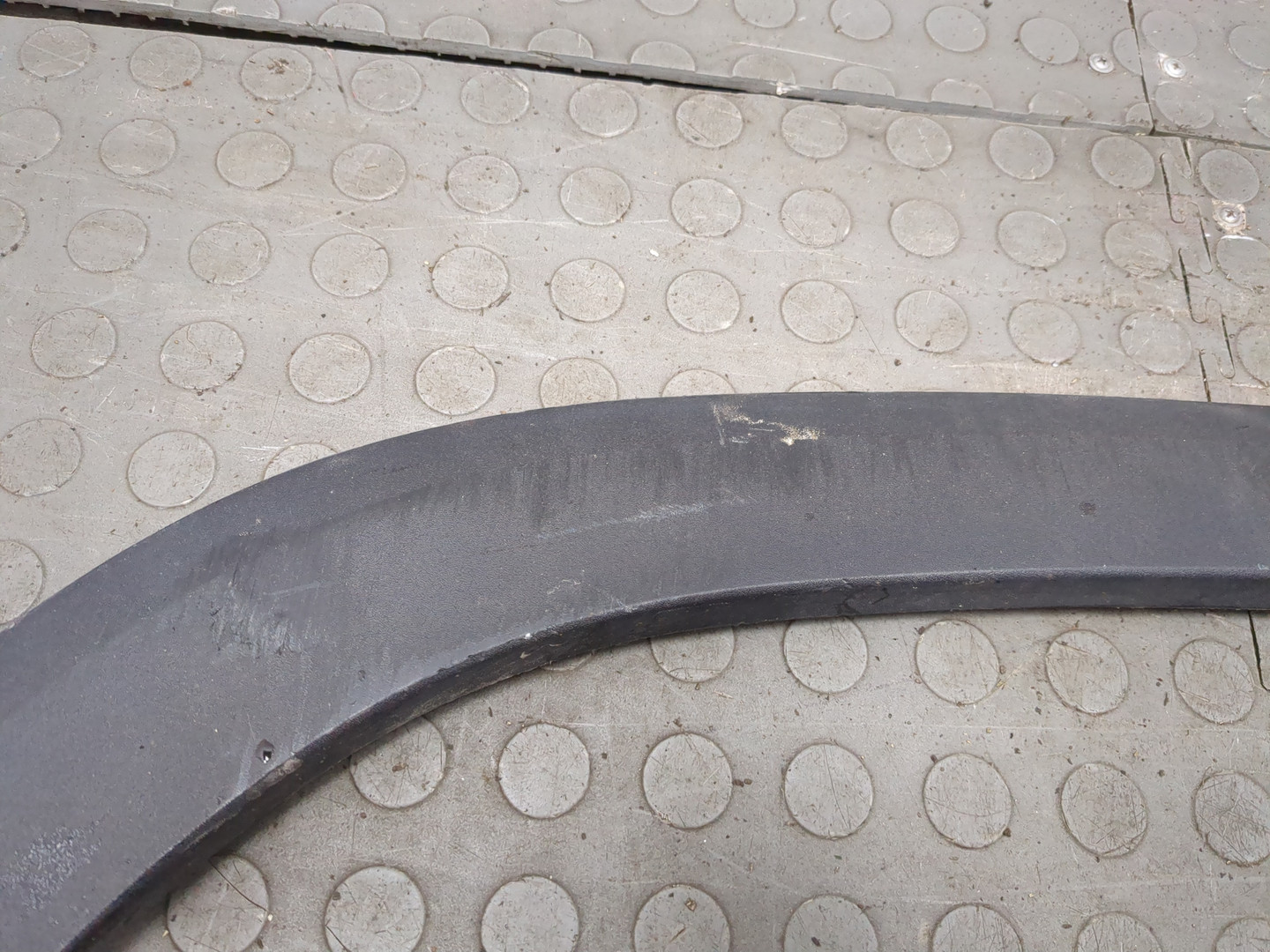 Накладка переднего крыла левого