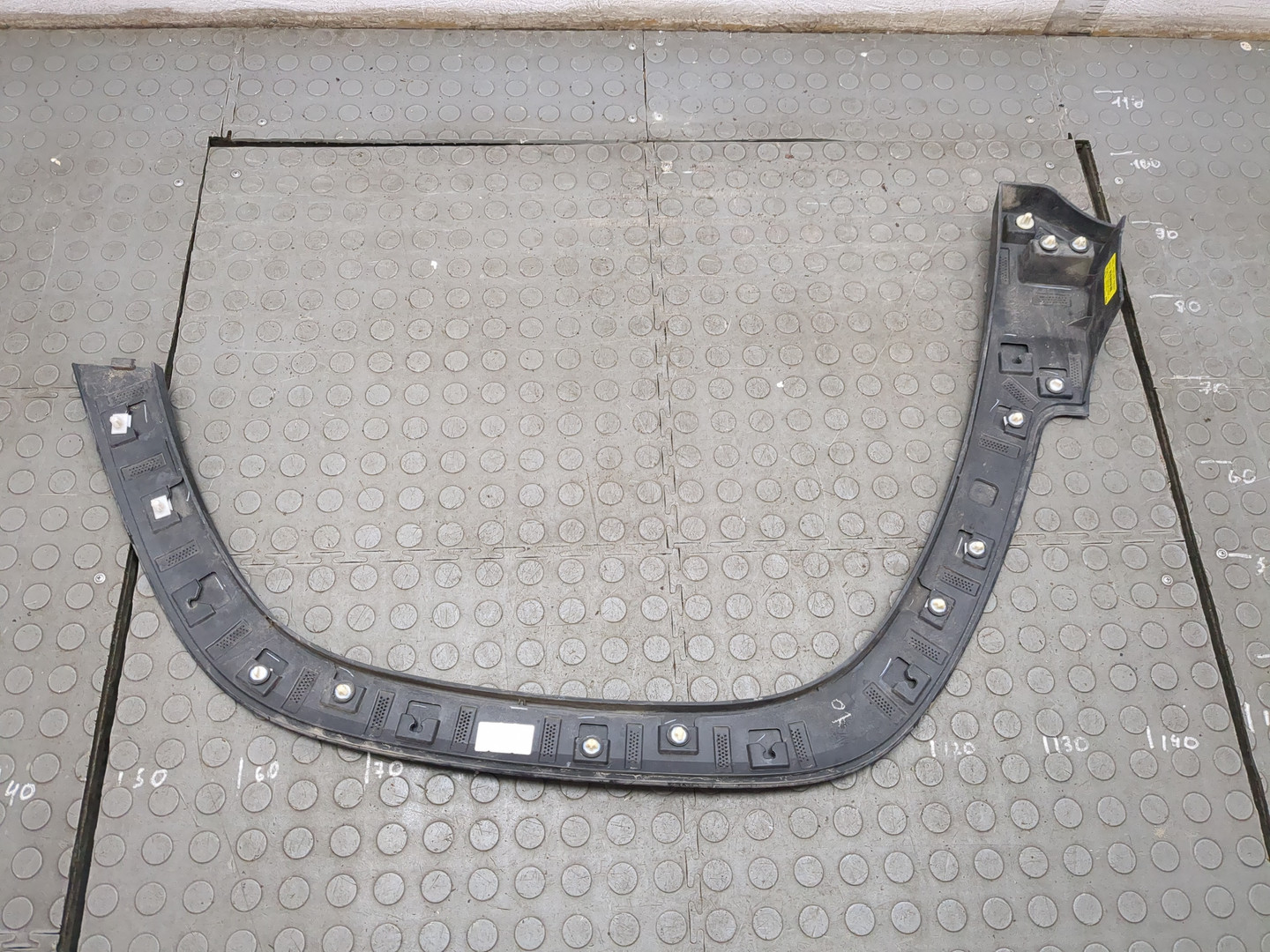 Накладка переднего крыла левого