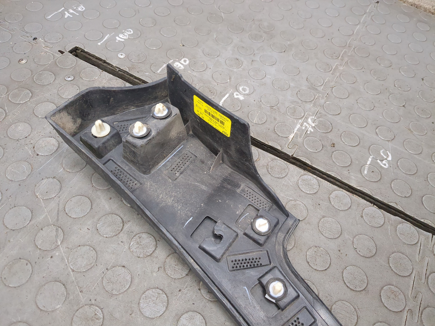 Накладка переднего крыла левого