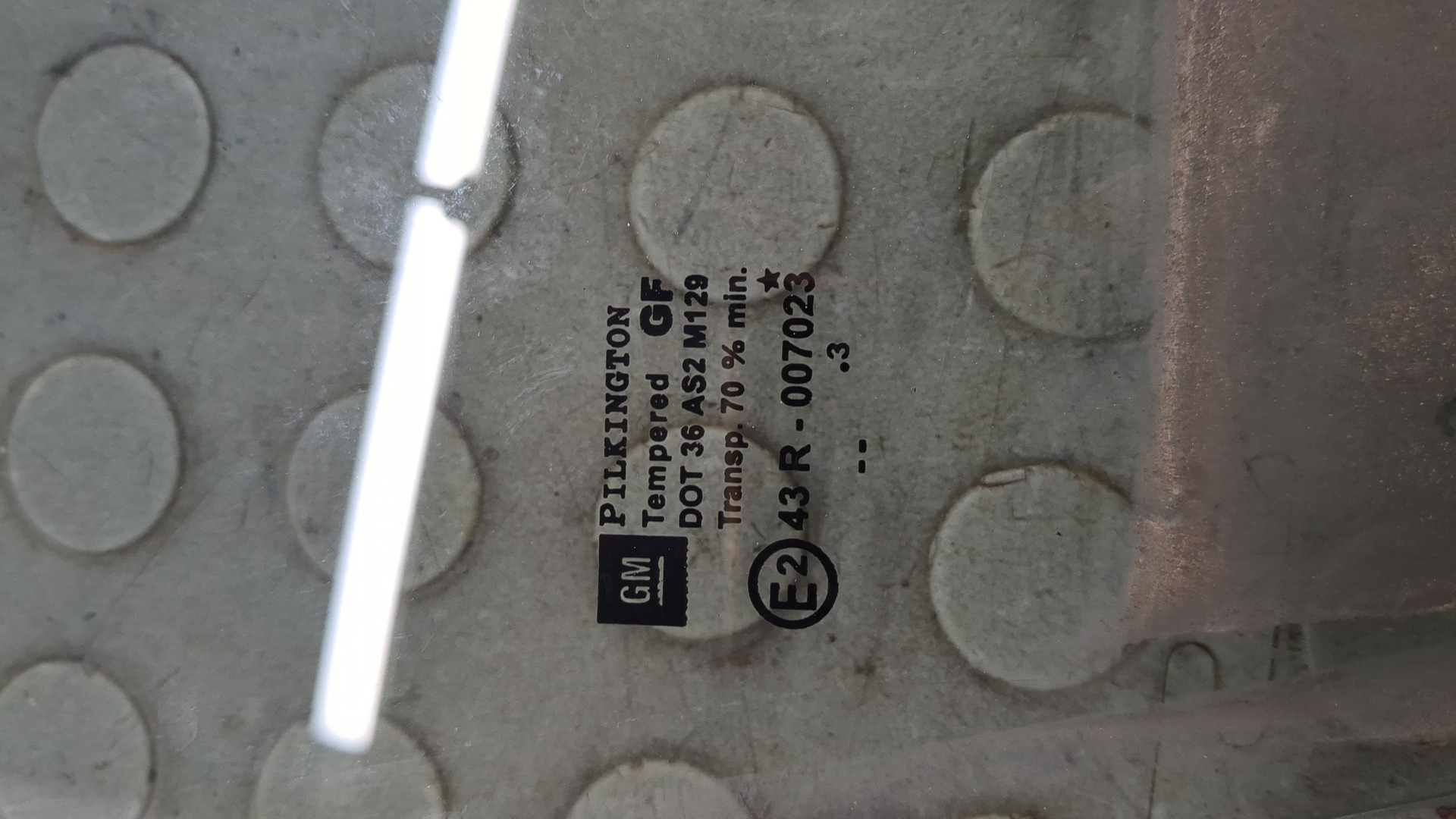 Стекло двери передней правой