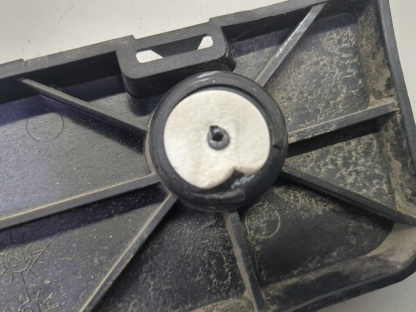 Кронштейн заднего бампера левый