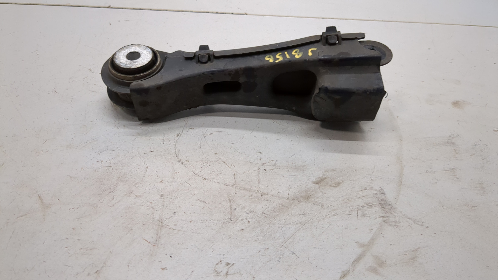 Рычаг задний