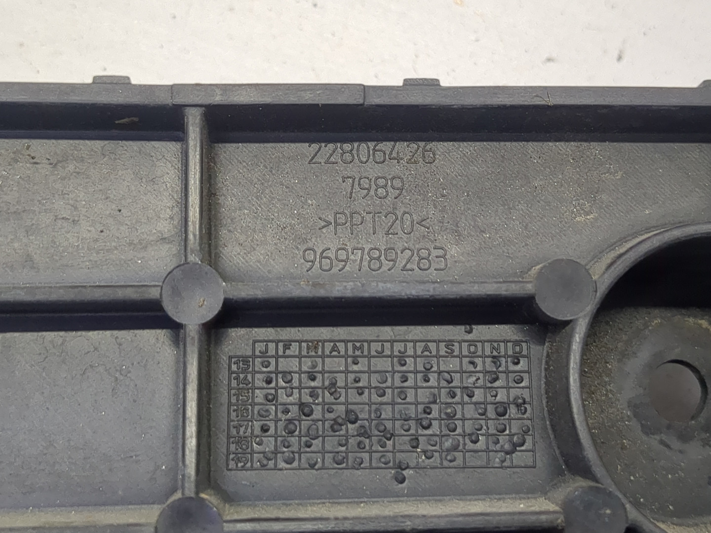 Кронштейн заднего бампера правый