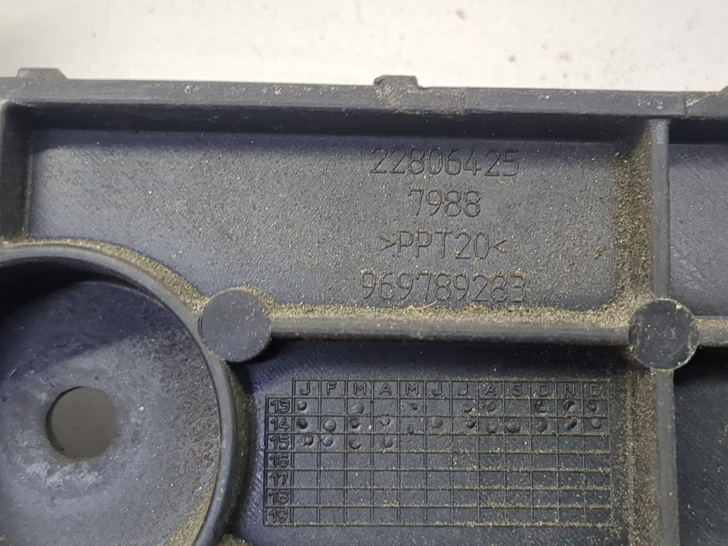 Кронштейн заднего бампера левый