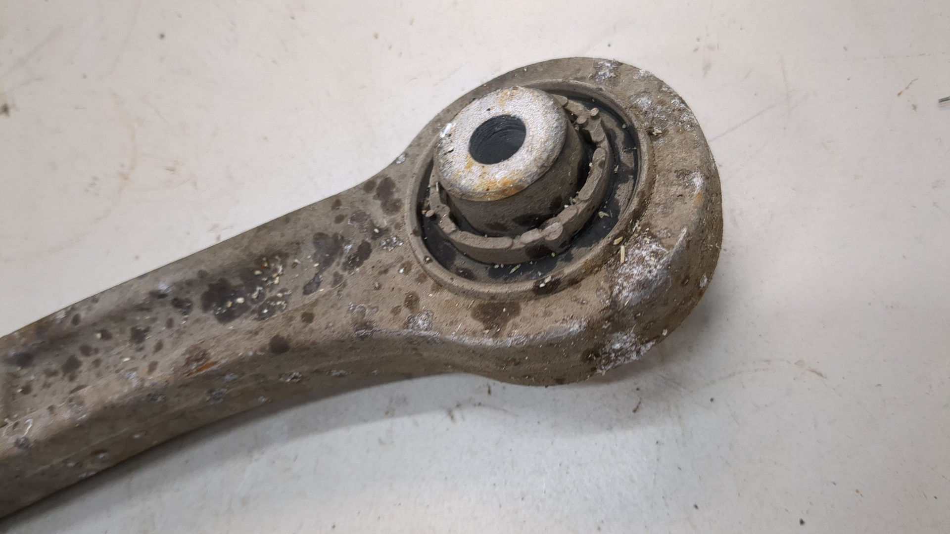 Рычаг передний