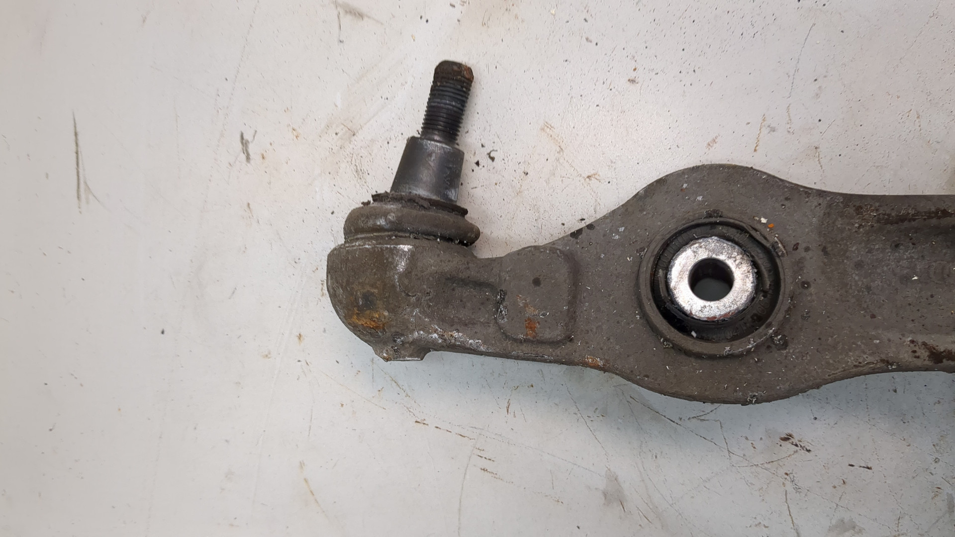 Рычаг передний