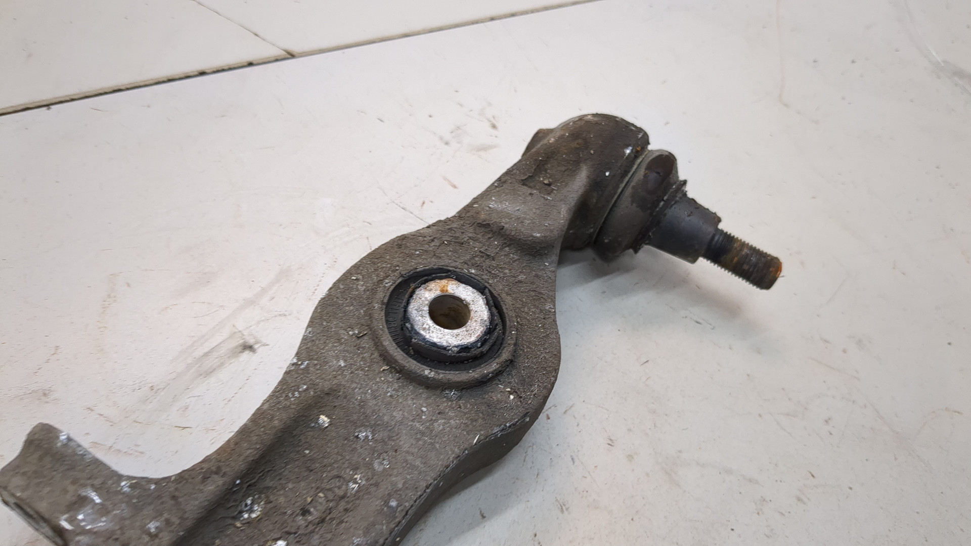 Рычаг передний