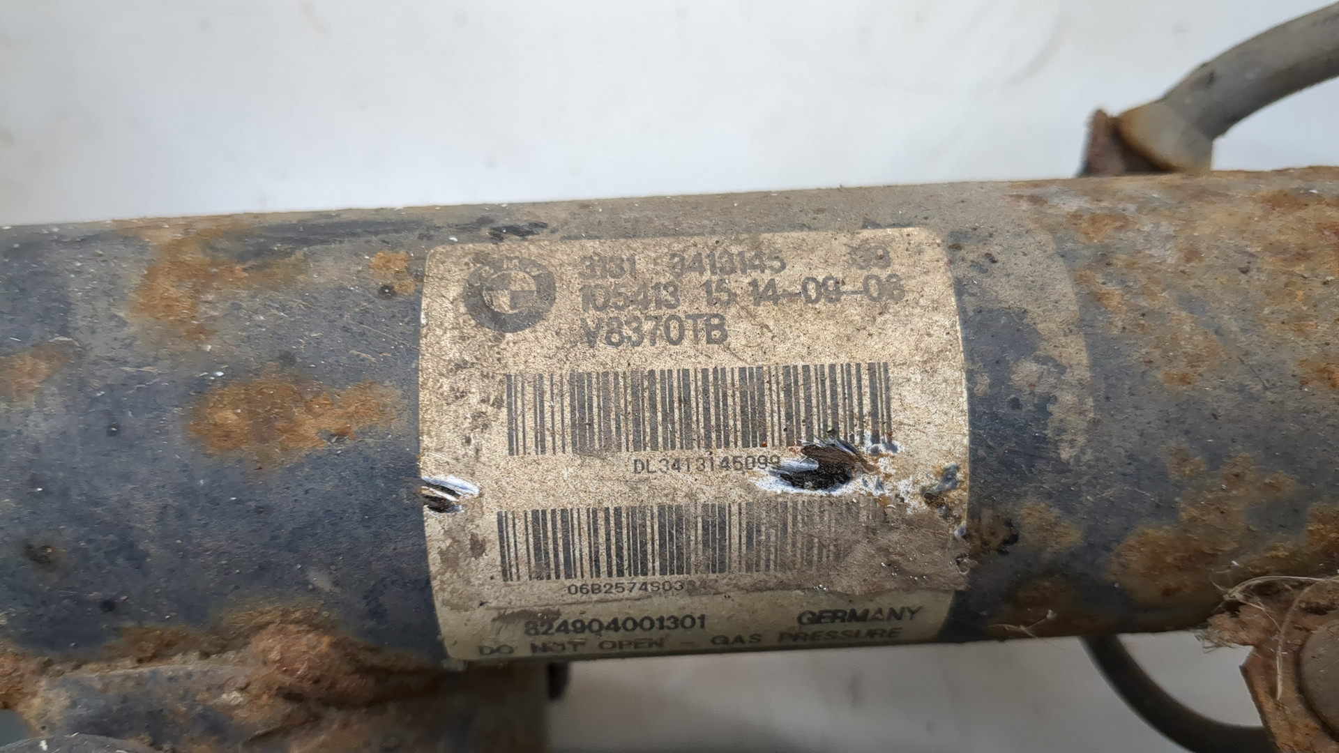 Амортизатор передний правый