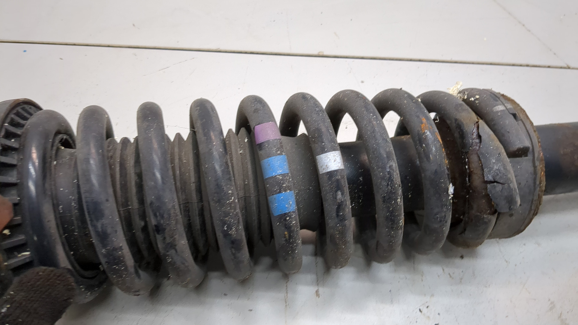 Амортизатор передний