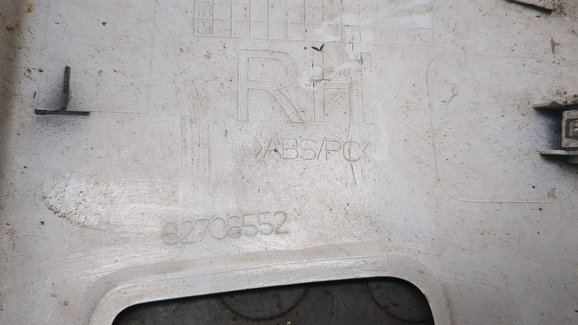 Решетка в бампер правая