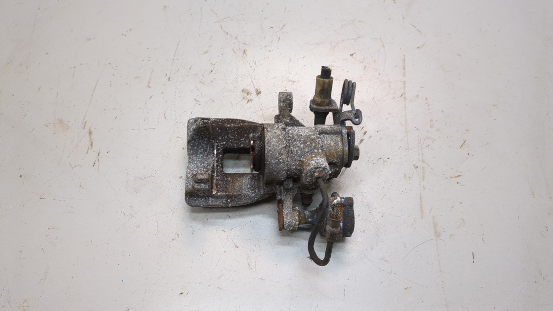 Суппорт передний левый