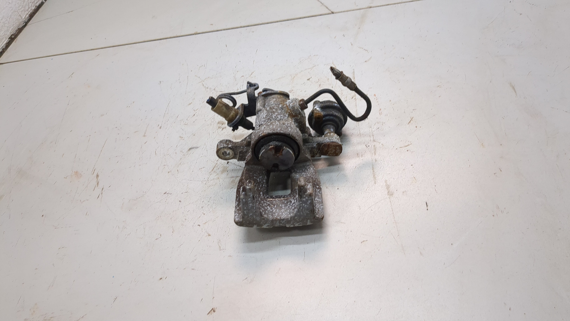 Суппорт передний левый