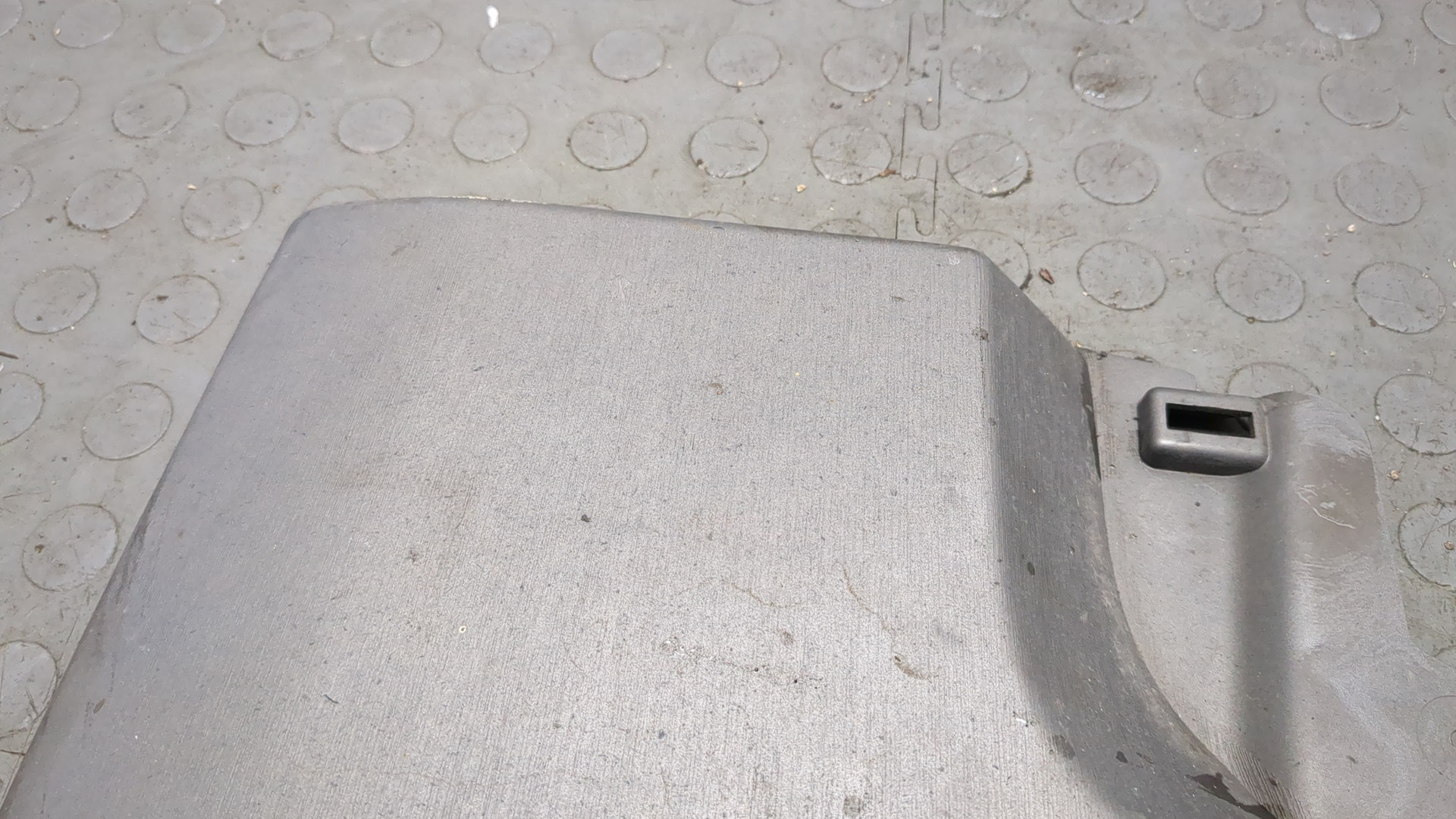 Молдинг переднего бампера левый