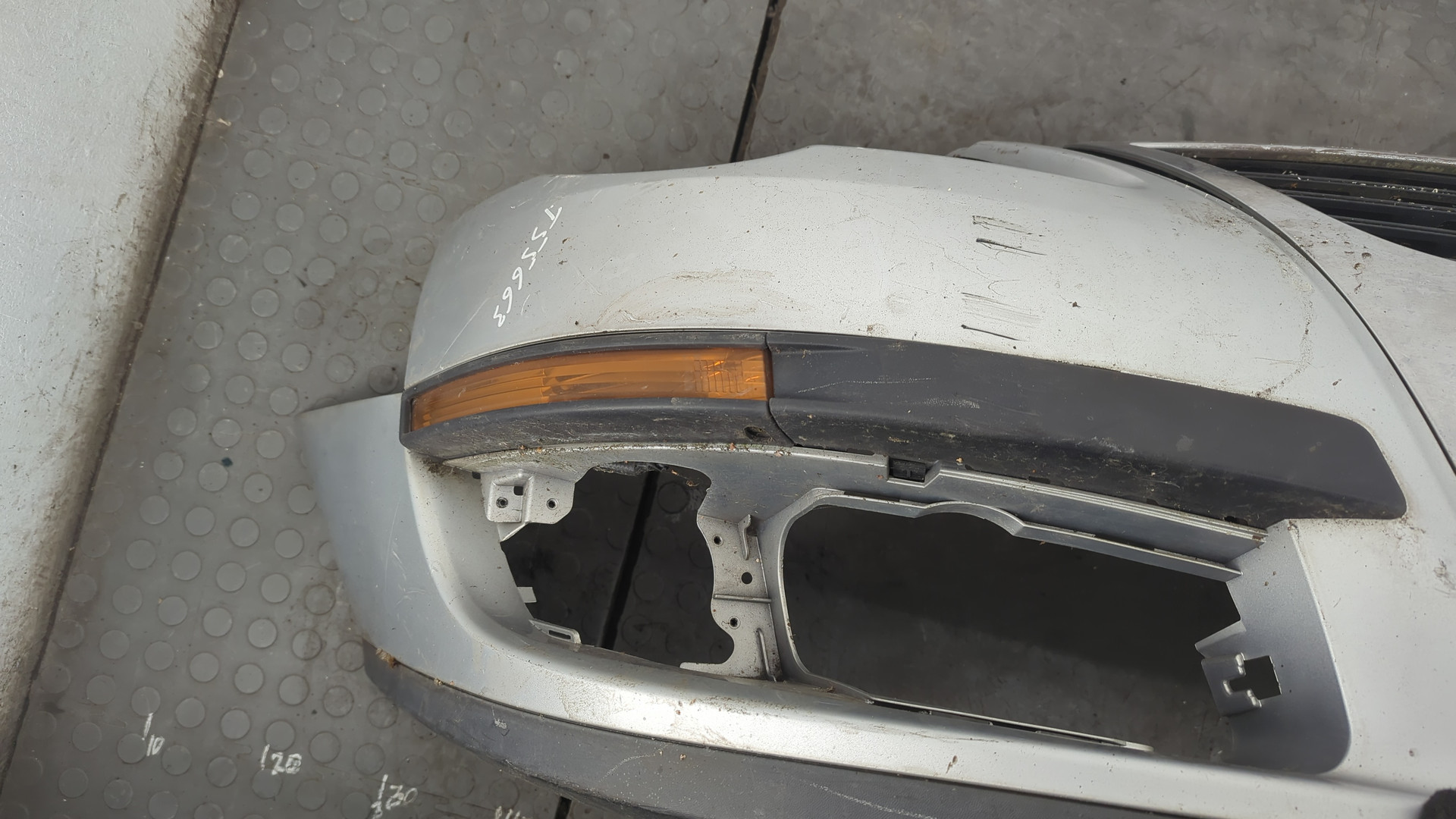 Бампер передний