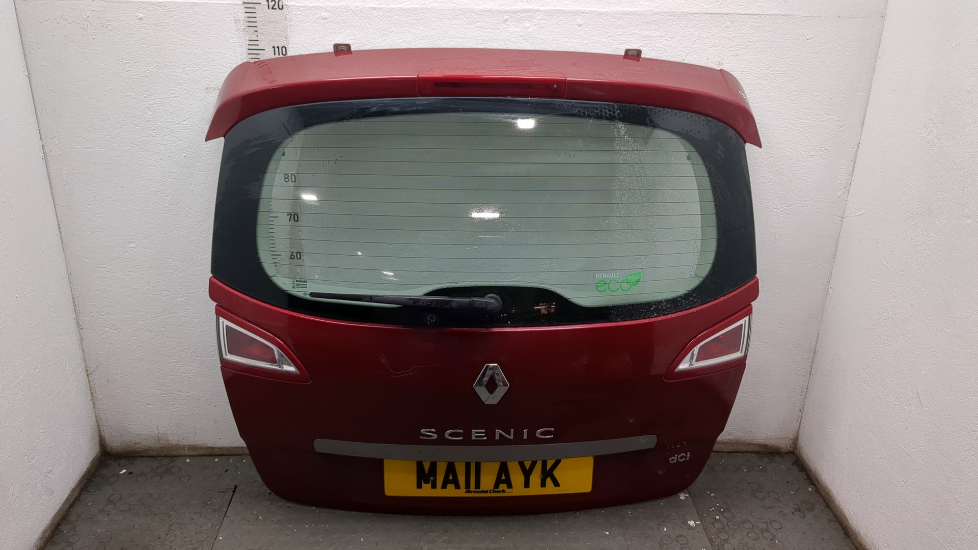 Дверь багажника