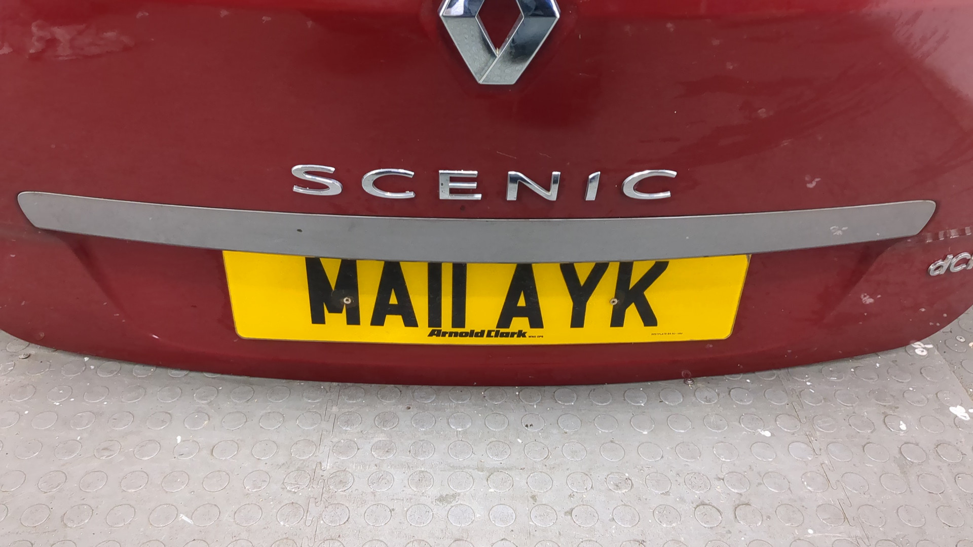 Дверь багажника