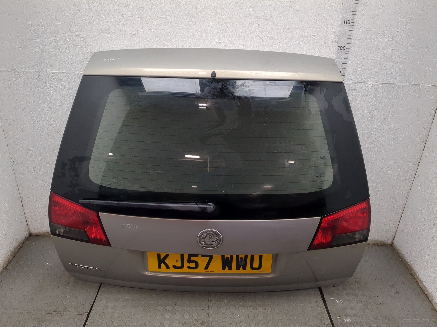 Дверь багажника