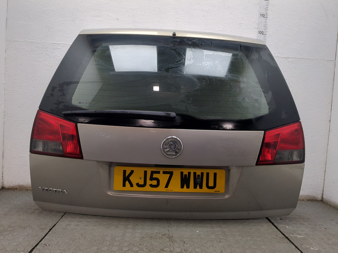 Дверь багажника