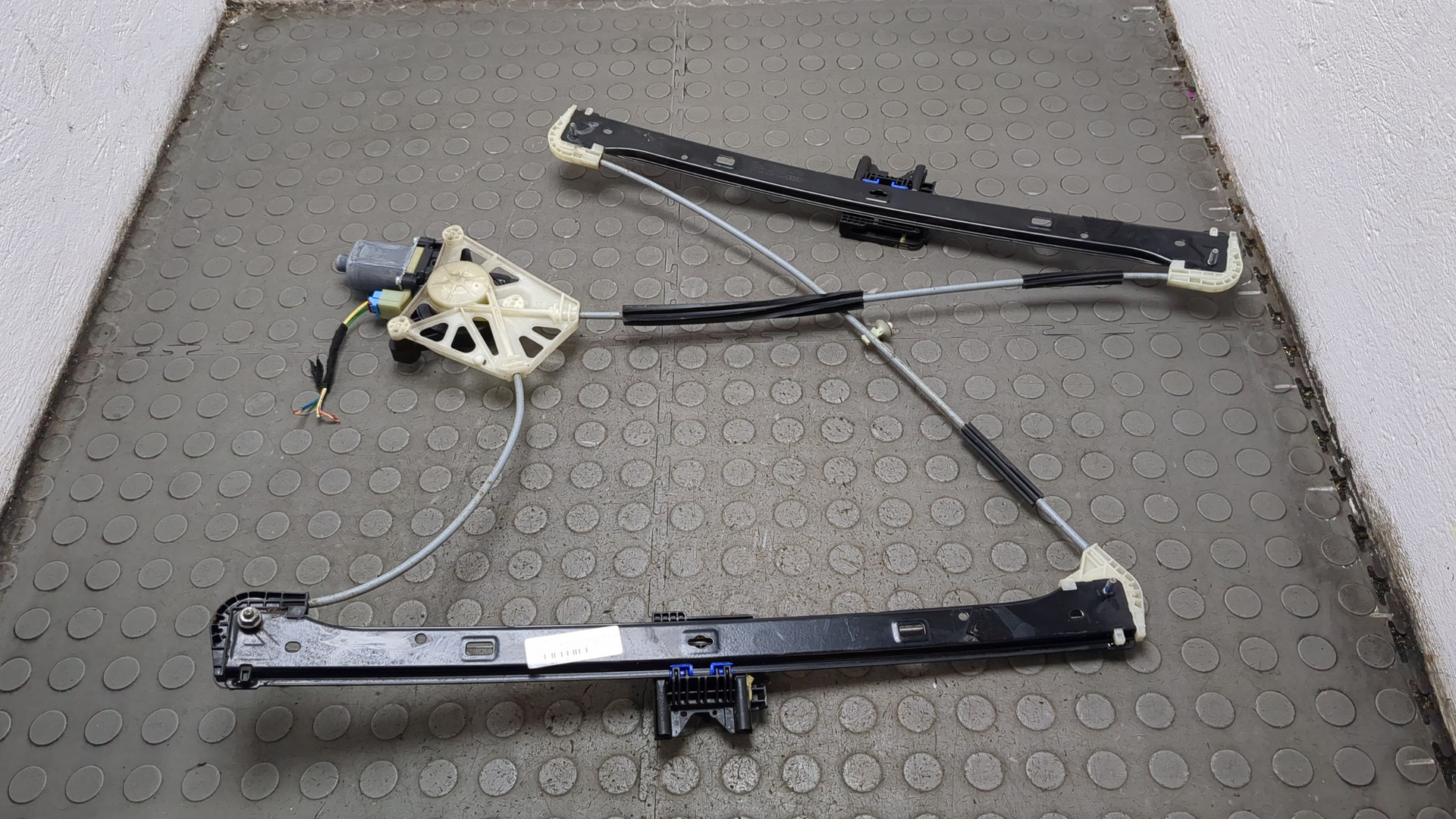 Стеклоподъемник электр. передний левый