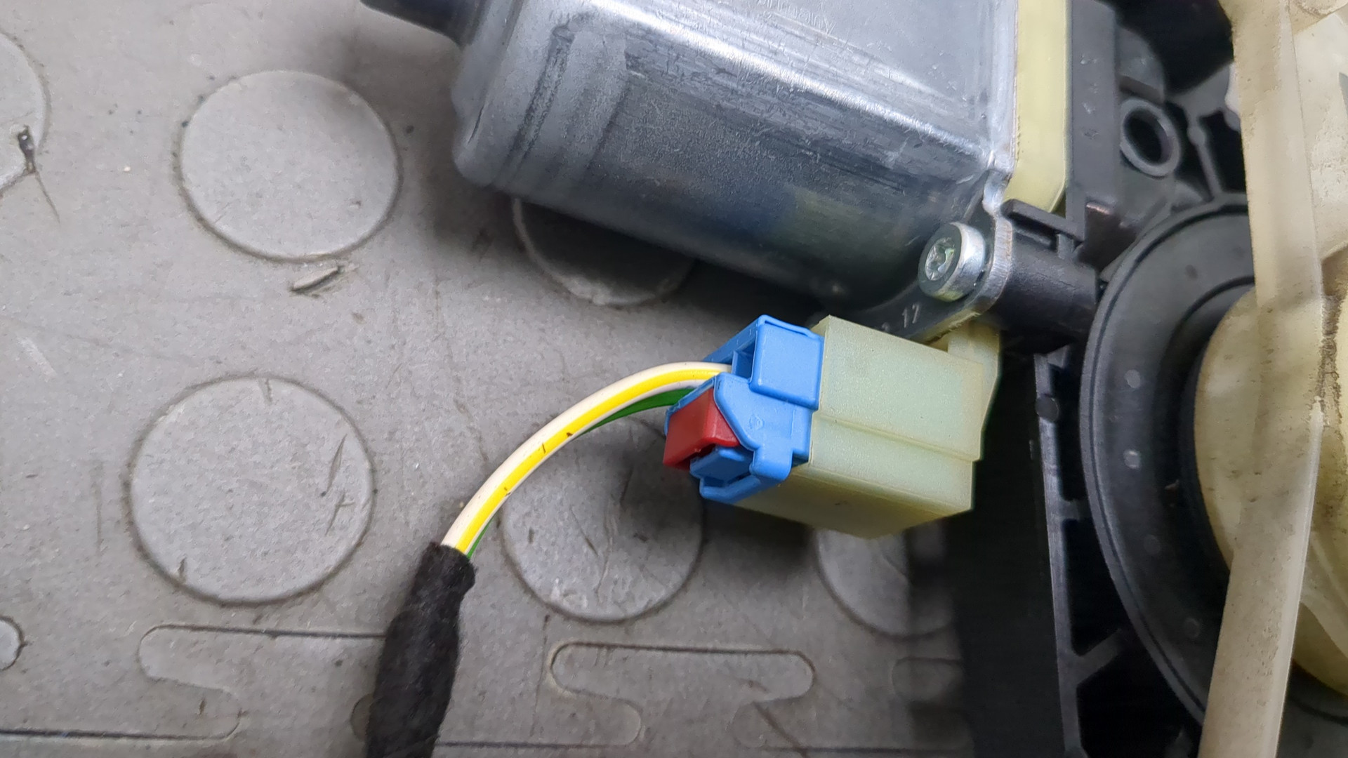 Стеклоподъемник электр. передний левый