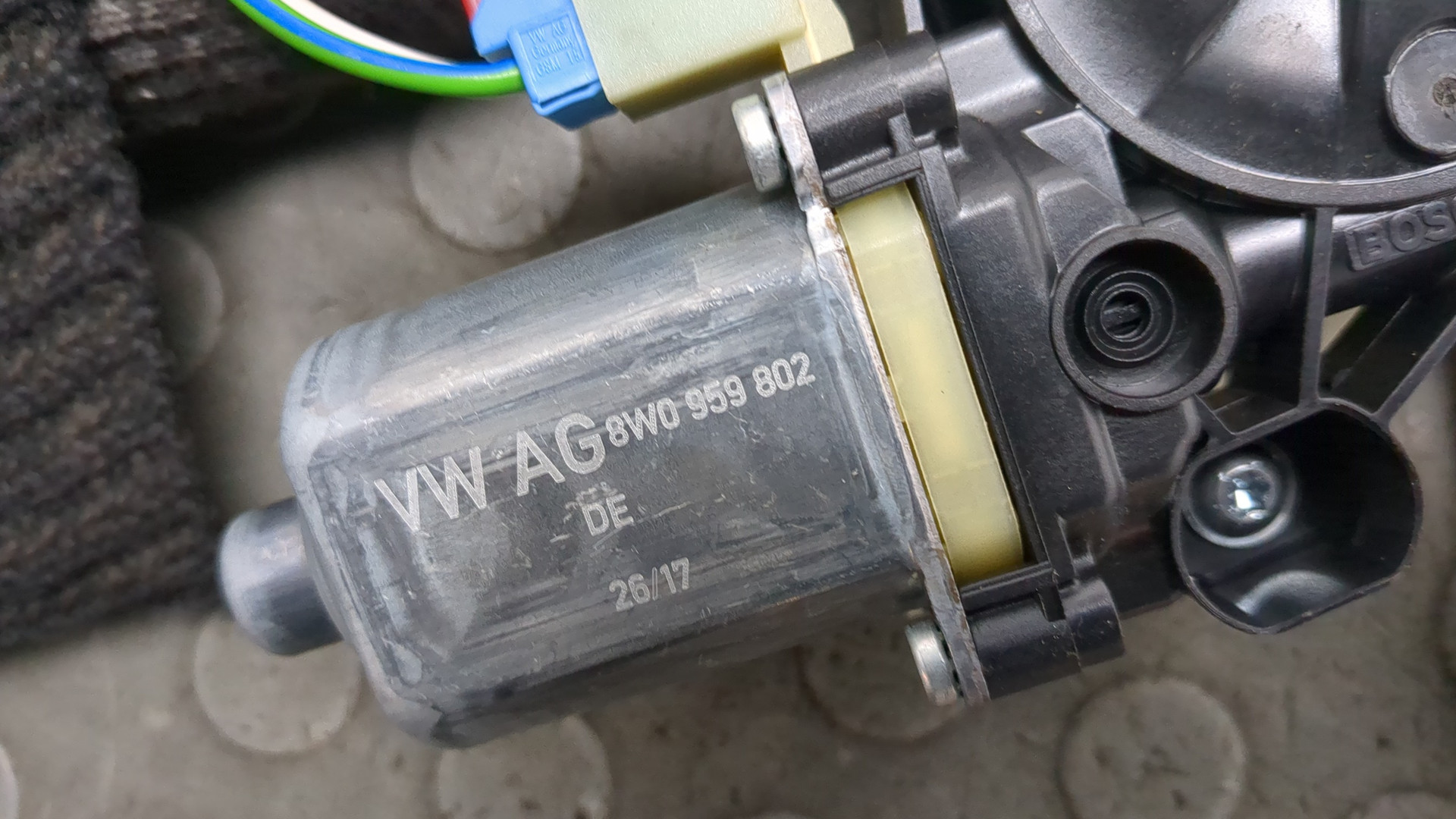 Стеклоподъемник электр. передний левый