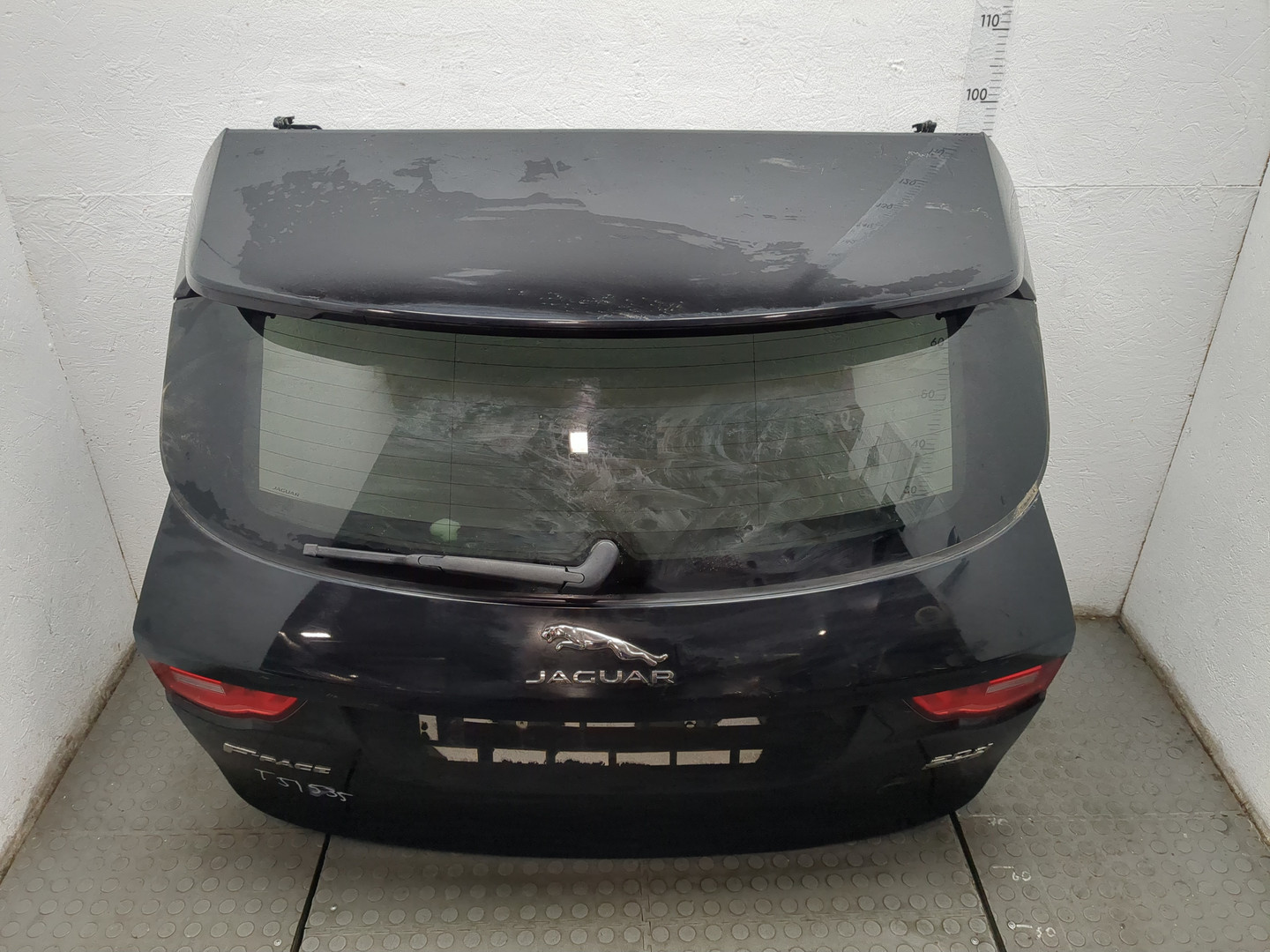 Дверь багажника