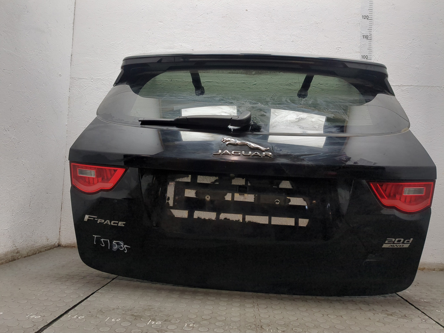 Дверь багажника