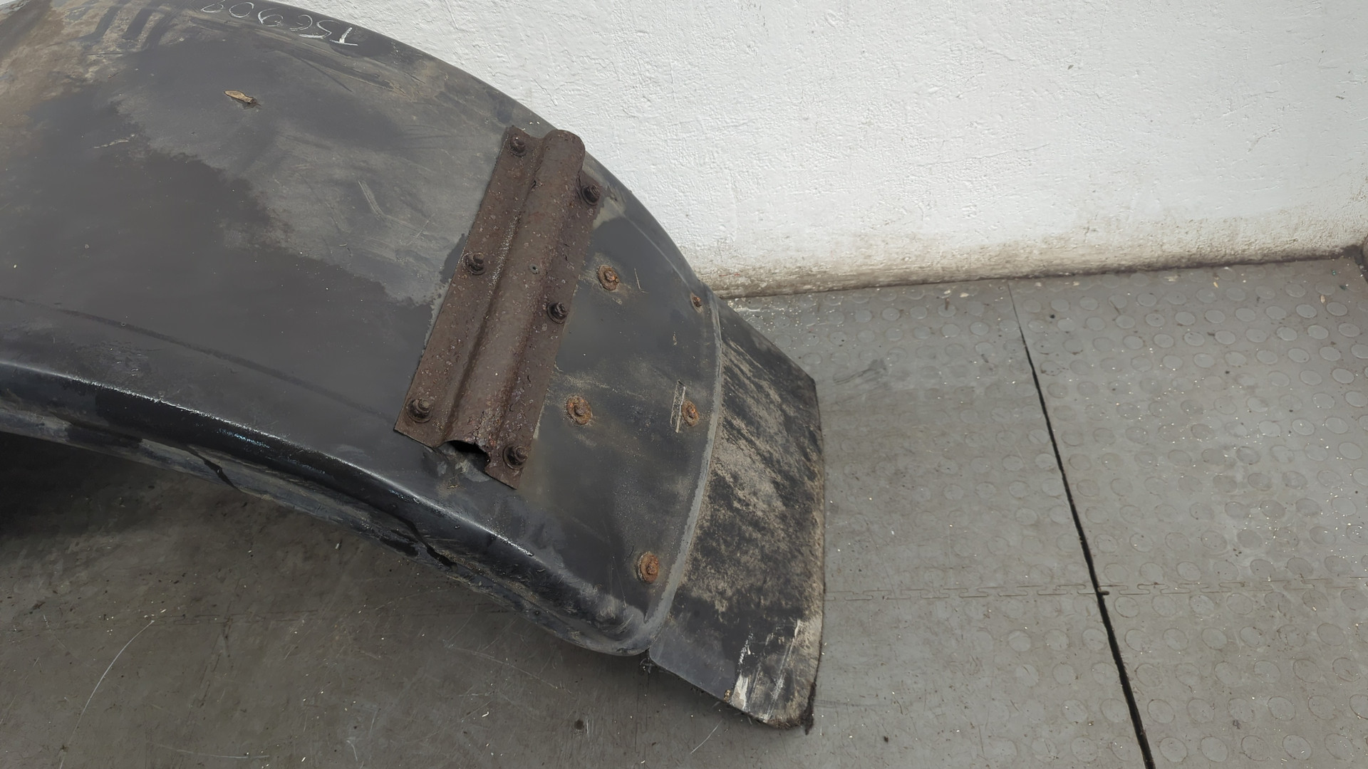 Кузовной элемент