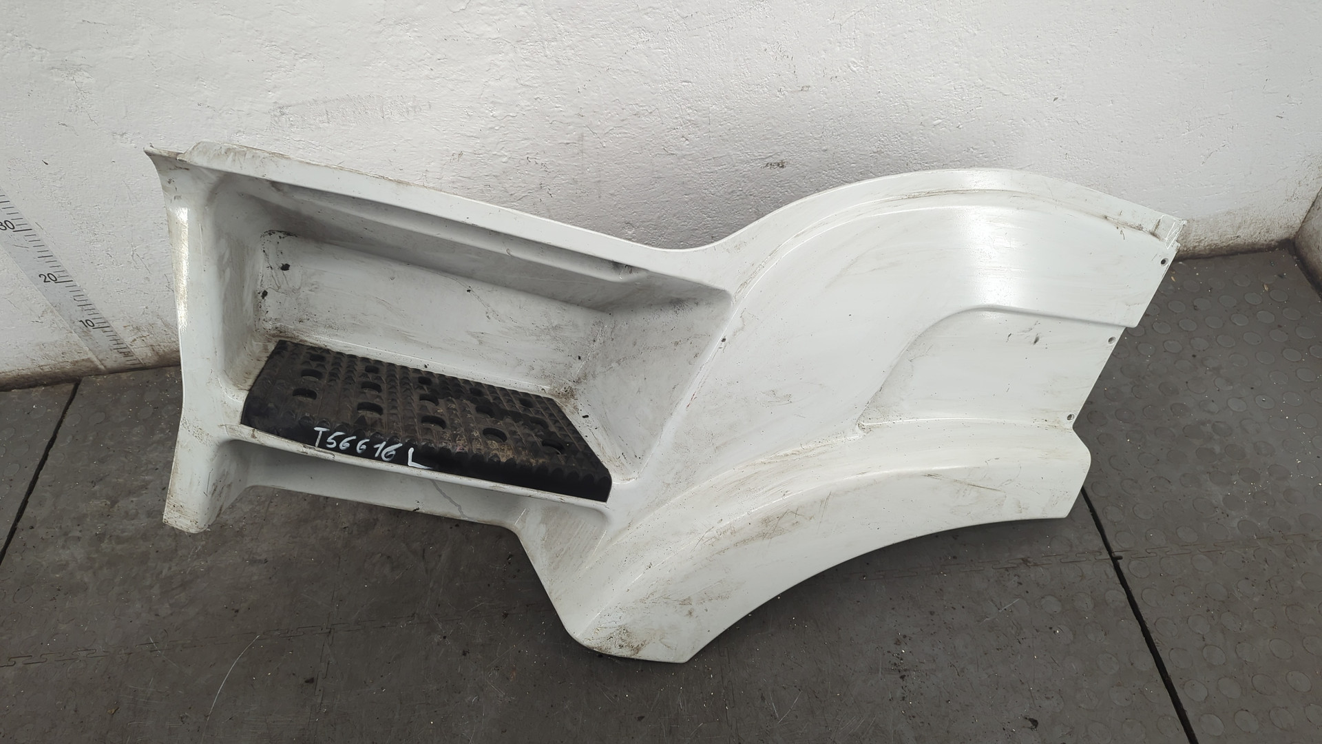 Подножка левая