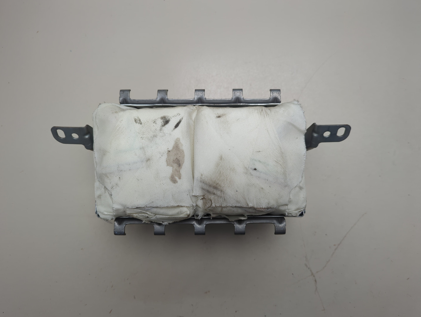 Подушка безопасности пассажирская (в торпедо)