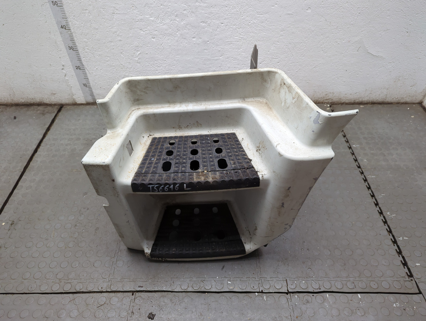 Подножка левая