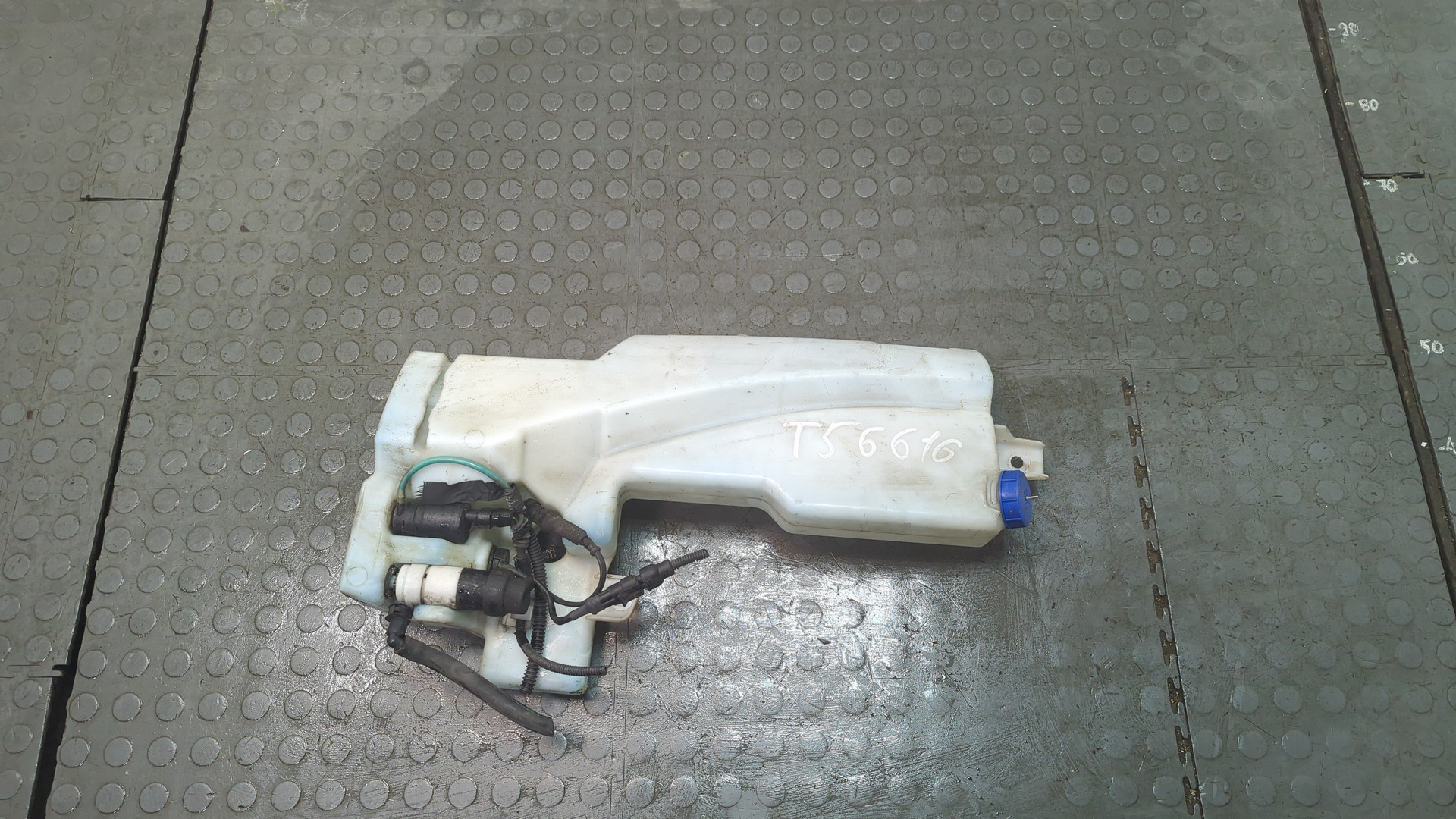 Бачок омывателя лобового стекла