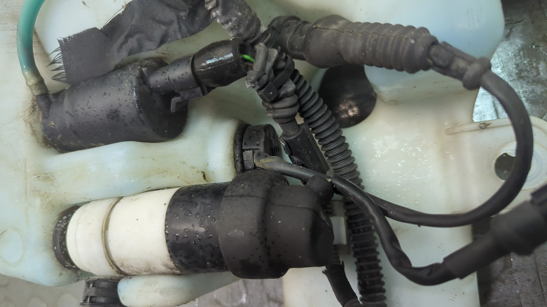 Бачок омывателя лобового стекла